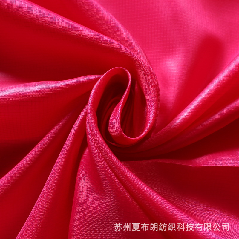 优质供应 210T涤塔夫0.2cm格子轧光 二分格子布 羽绒服面料