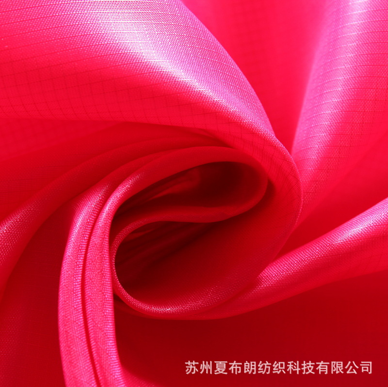 厂家直销190T涤塔夫油面压光 服装用布 0.2格子塔夫绸涤纶面料