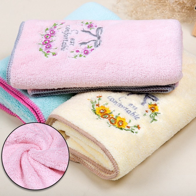 Aokee日本刺繍ウェディングギフトホテルタオル卸売り速乾吸水サンゴベルベット乾燥タオルとロゴ