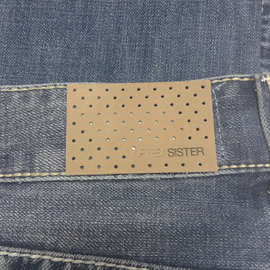 东莞厂家直接生产设计各种牛皮皮牌 磨砂皮牌 服装皮标 绣花皮牌