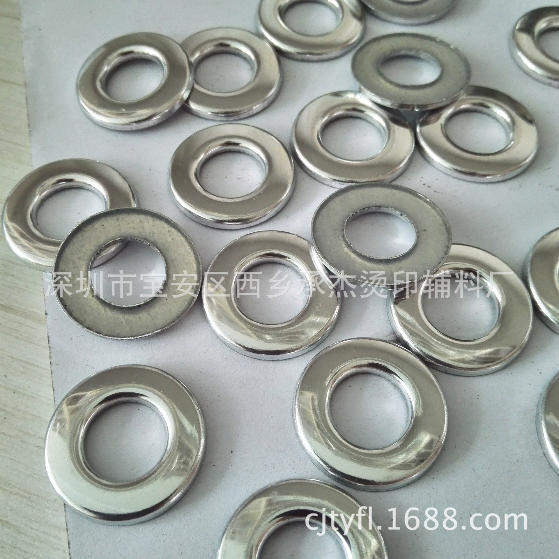 仿铜中孔 Spread drill imported aluminum semi -circular mid -circular hot tablet, clothing auxiliary material hot drawing hot scalding printing upper hot diamond