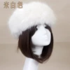 Beige medium hairs and empty hat