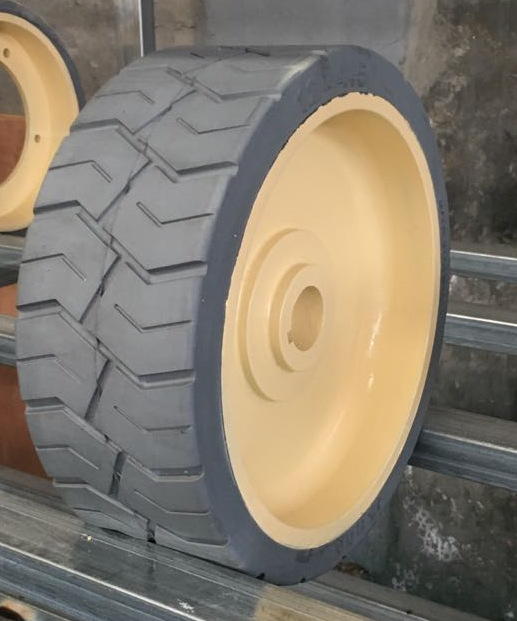 供应12*4.5  GENIE105122剪刀式登高车实心轮胎