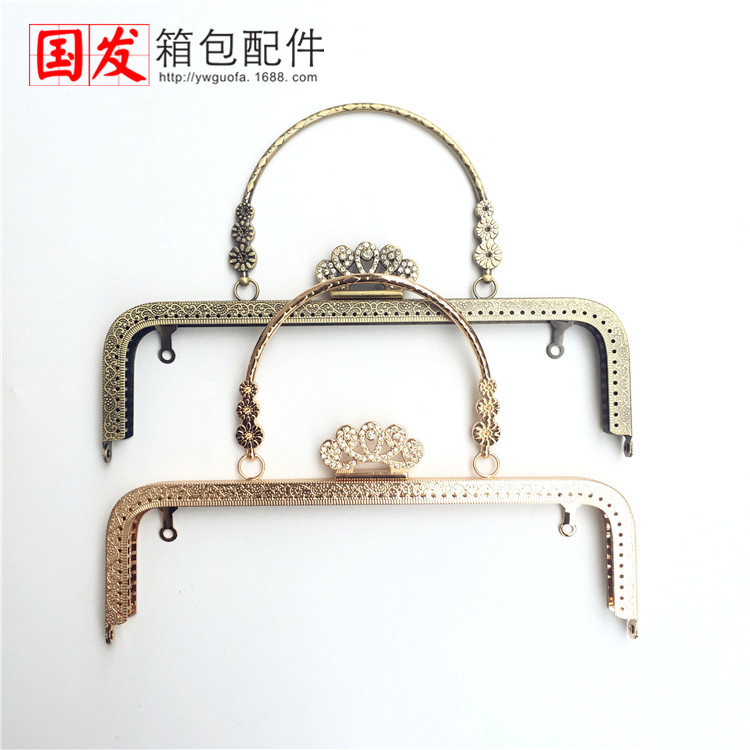 25cm cuadrado relieve con diamantes corona de tres flores brazalete oro bronce