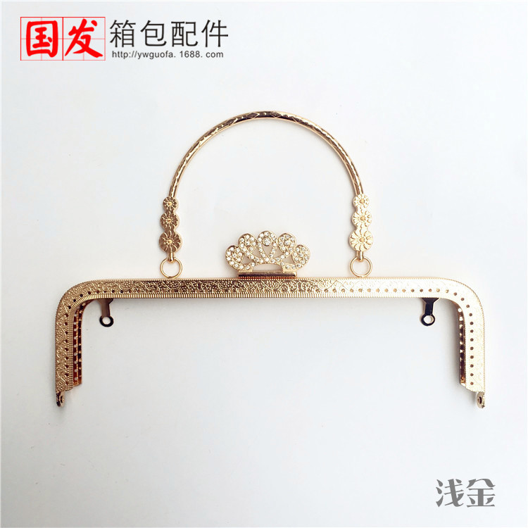 25cm cuadrado relieve con diamantes corona de tres flores brazalete oro bronce