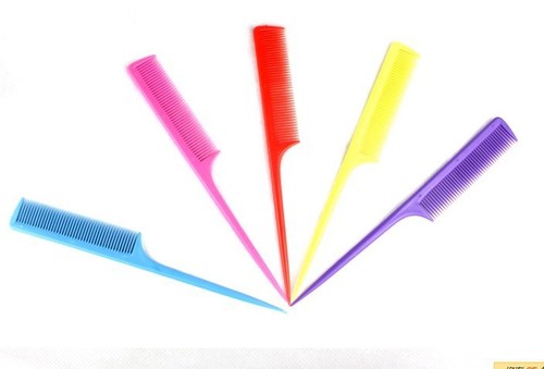 Wholesale supply of plastic, pointed tail combs, partition combs, makeup combs to create a variety of hair styles and hair combs
