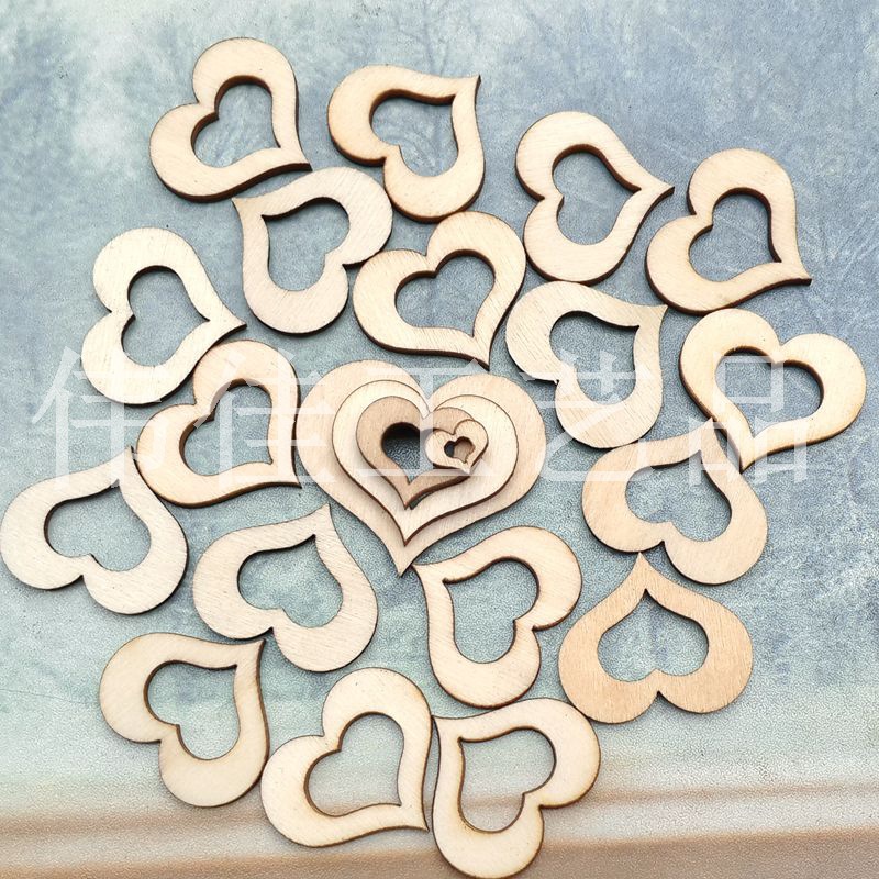 时尚木头扣厂家批发各种木质纽扣diy饰品辅料情人节镂空桃心木片