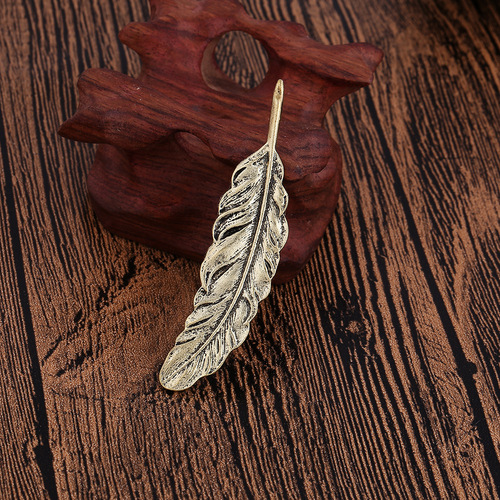 Z96 Korean version hot selling retro exquisite big leaf golden feather brooch men's medal coat corsage wholesale