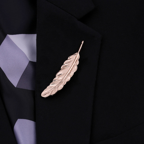Z96 Korean version hot selling retro exquisite big leaf golden feather brooch men's medal coat corsage wholesale