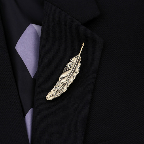 Z96 Korean version hot selling retro exquisite big leaf golden feather brooch men's medal coat corsage wholesale