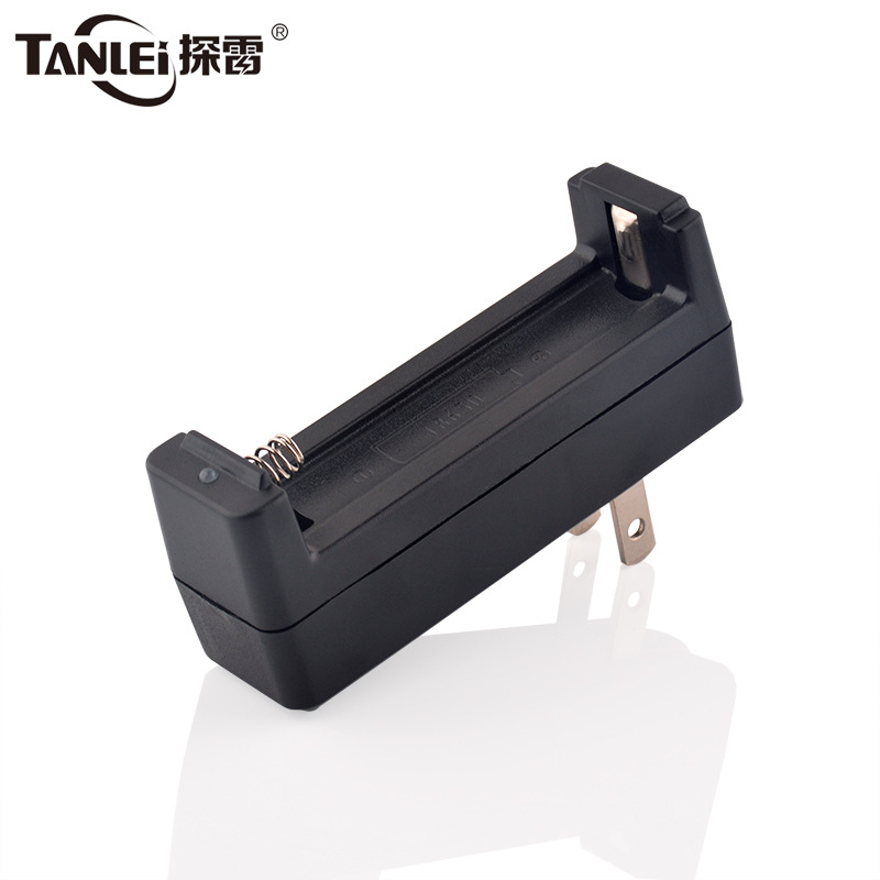 Factory direct 18650 lithium battery charger intelligent seat charging automatic identification positive and negative universal charging