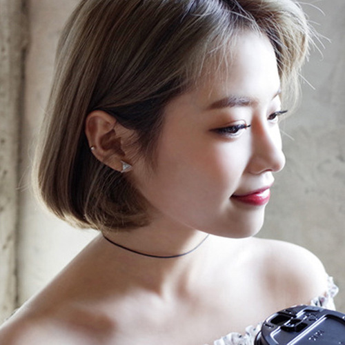 Chic, Cold, and Unique Design: Choker Necklace for Trendy and Aloof Girls, with a Focus on Clavicle Chain and Necklace Styles