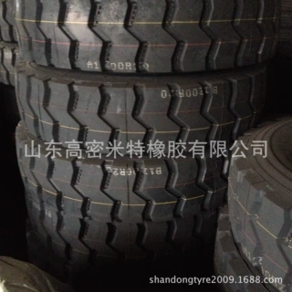 批量供应优质耐磨矿山卡车用 1100R20 钢丝轮胎厂家直销