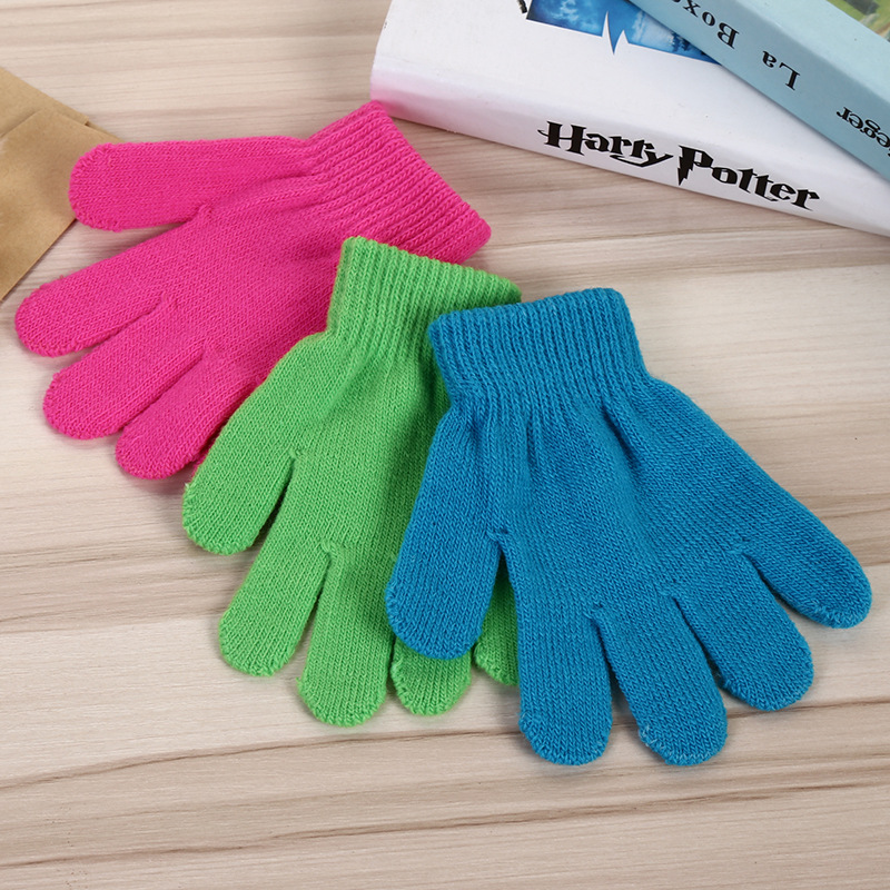 De punto de fábrica de invierno de doble capa de kindergarten caliente bolsa de escuela primaria niños jacquard guantes a rayas al por mayor