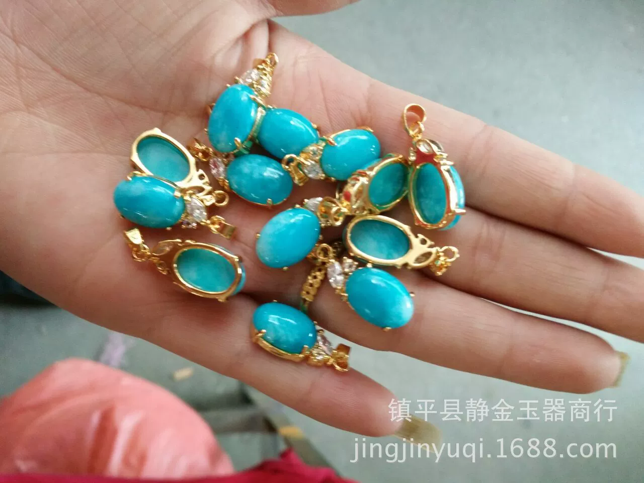 Blue azure pendant, stone inlay