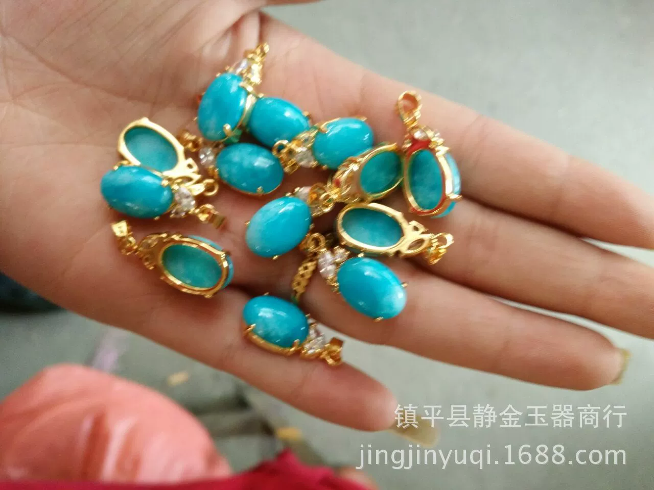Blue azure pendant, stone inlay