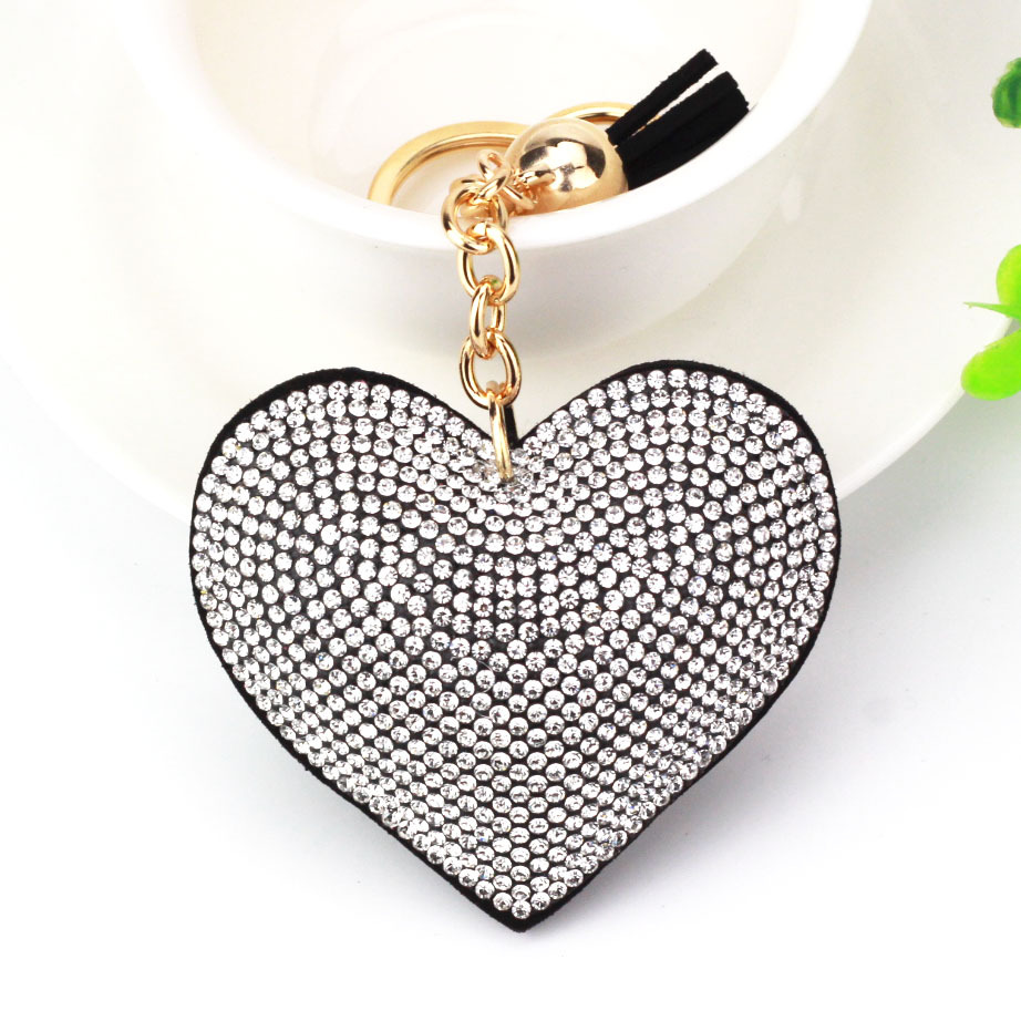 Estilo explosivo transfronterizo pequeño corazón de melocotón fragante llavero de cuero de diamantes calientes amor borla bolso colgante franela llave de diamantes