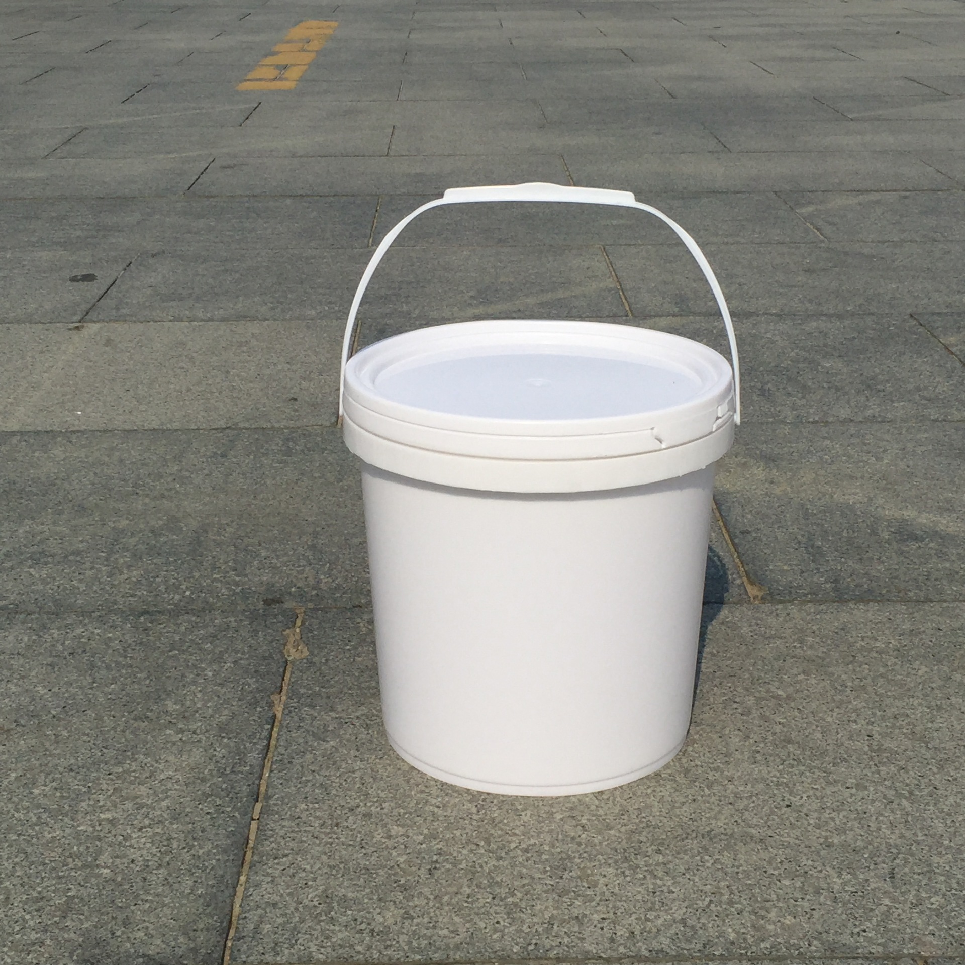 厂方批发5L-A塑料提手油漆桶 润滑油桶包装桶 塑料油漆桶圆形