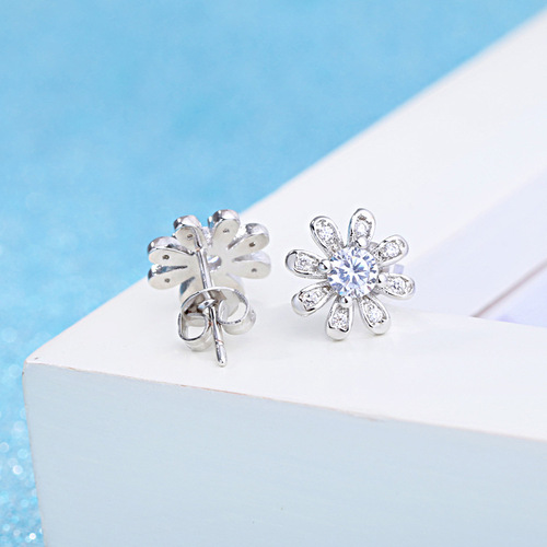 Weihua super flash zircon daisy flower earrings women's silver jewelry Korean temperament pastoral sweet silver plated earrings