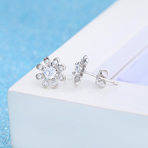 Weihua super flash zircon daisy flower earrings women's silver jewelry Korean temperament pastoral sweet silver plated earrings