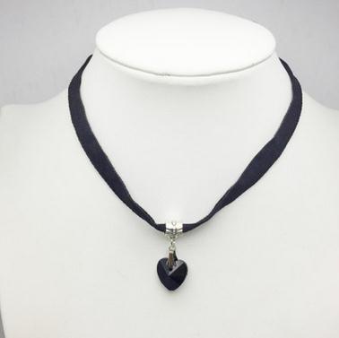 C037 European and American fashion velvet Japanese style Mori girl necklace Harajuku retro heart-shaped crystal pendant lace heart necklace