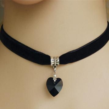 C037 European and American fashion velvet Japanese style Mori girl necklace Harajuku retro heart-shaped crystal pendant lace heart necklace