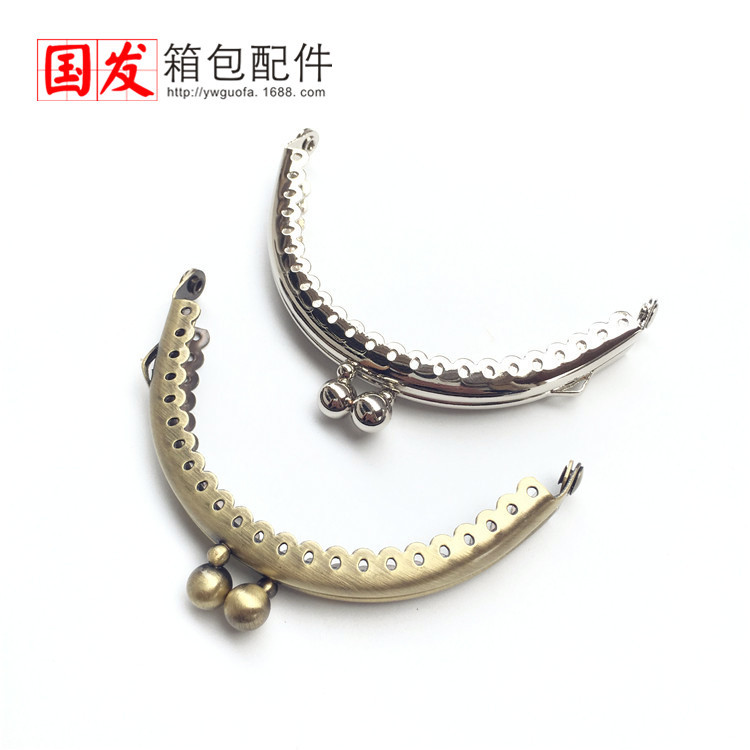 Sin stock, puede hacer productos: 8.5CM semicircular con encaje de tamaño de cabeza de perla de oro creativo goteo de agua