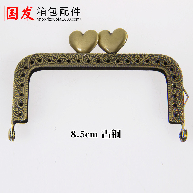 8.5CM cuadrado en relieve en forma de corazón oro amor serie bronce plateado