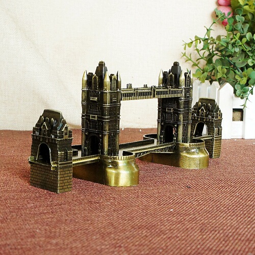 New British tourist souvenir metal Tower Bridge model electroplating work British London Tower Bridge large and small