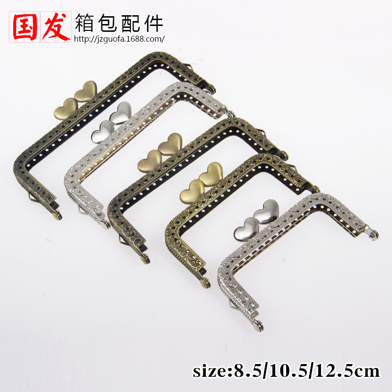 8.5CM cuadrado en relieve en forma de corazón oro amor serie bronce plateado