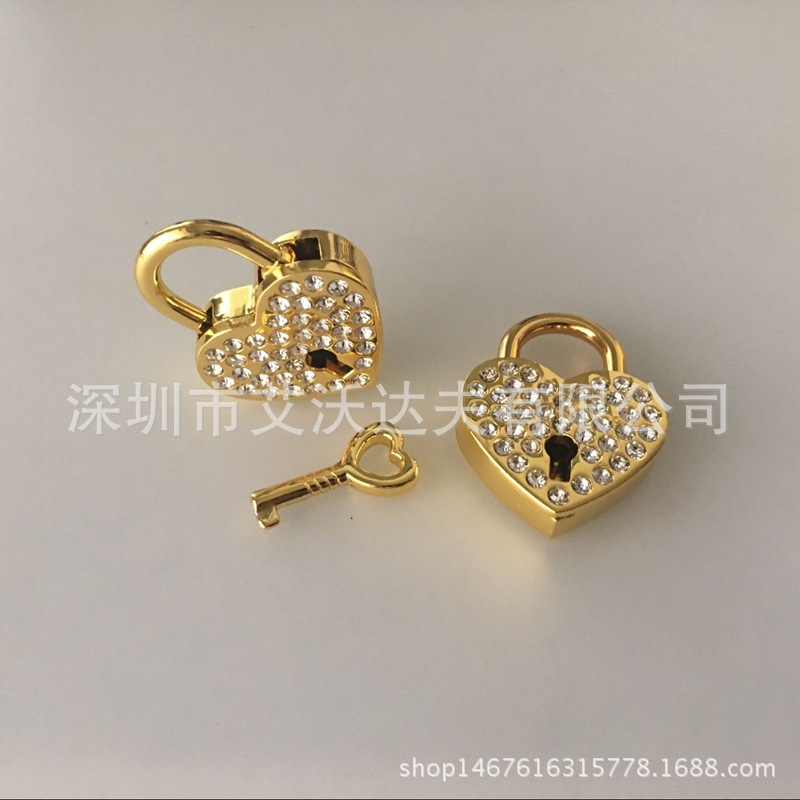 心形锁镶钻厂家直销 爆款30*39*7mm金色挂锁 旅游礼庆装饰五金
