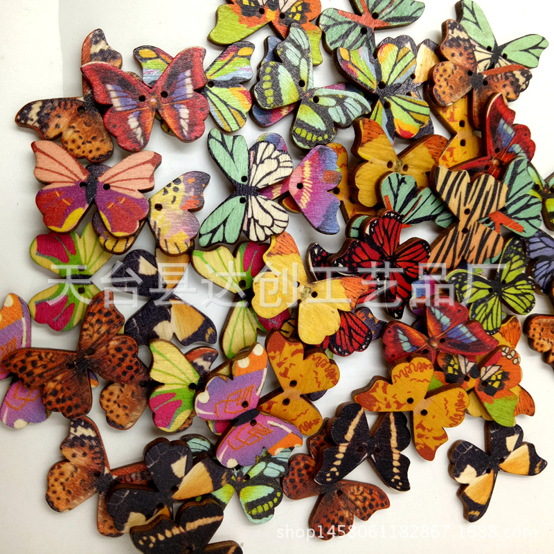 Botones de mariposa de dibujos animados mezclados de colores DIY pegatinas hechas a mano botones decorativos