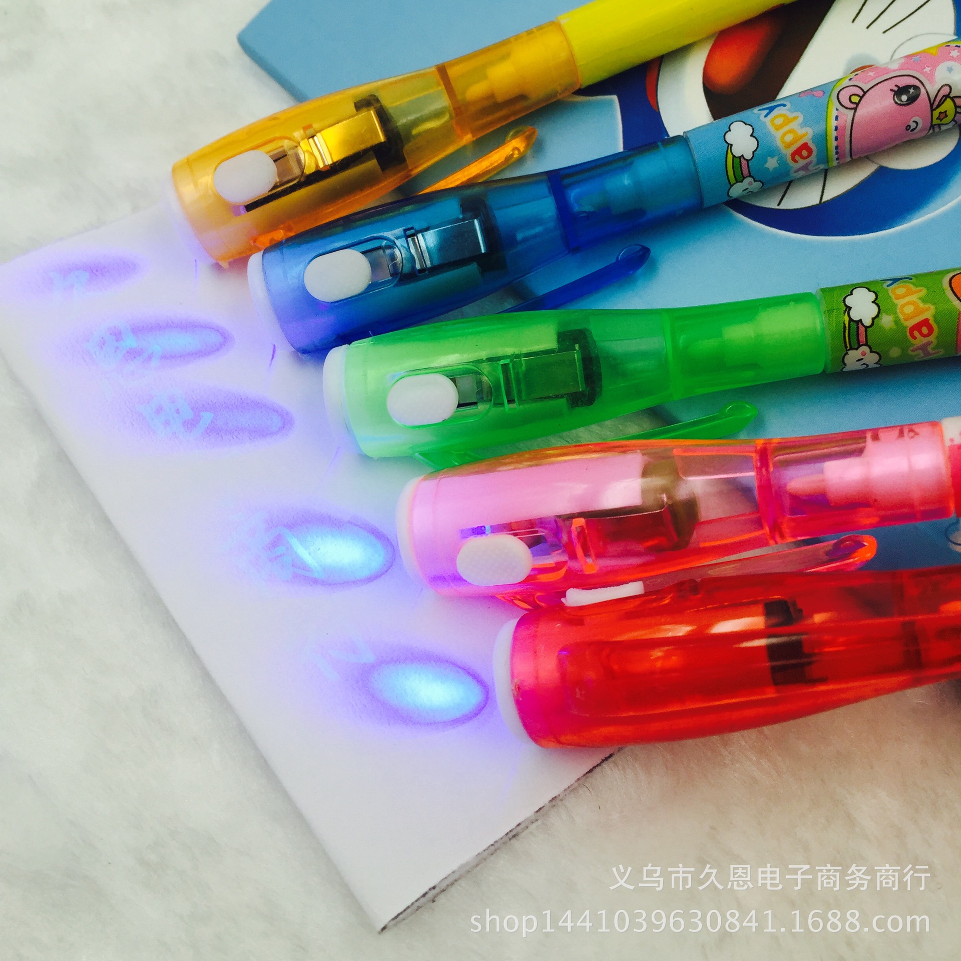 Creativo pequeño regalo de plástico UV detector de dinero pluma mágica invisible secreto pluma UV pluma dos yuanes tienda al por mayor