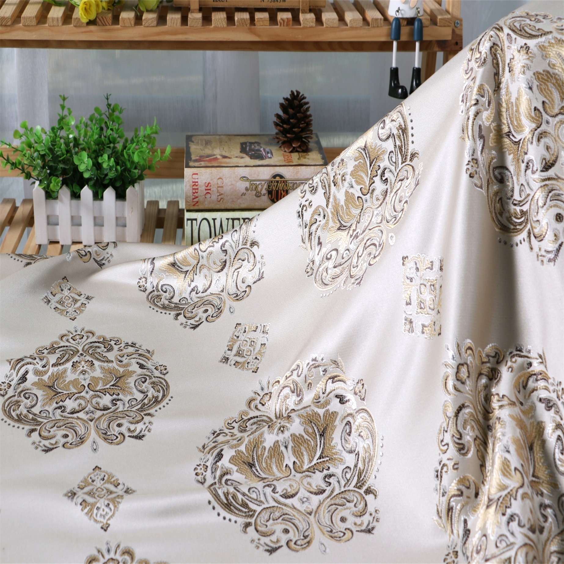 【热销】欧式涤纶高经密提花沙发布料  餐椅桌布 多色 批发零剪