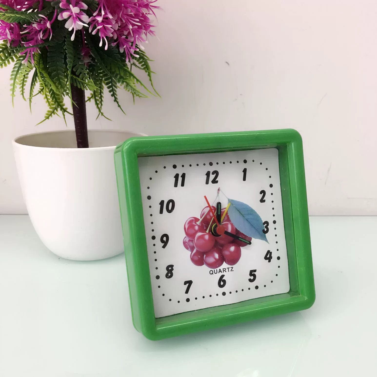 Бутик небольшой будильник пять часов оптовая продажа товаров для внешней торговли