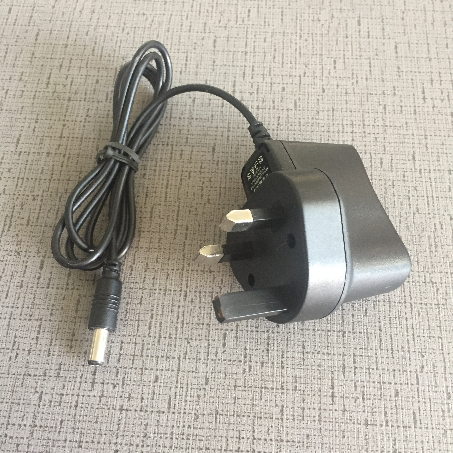 4.2V500MA电源适配器 英规扩音器充电器 手电筒充电器DC5.5*2.1MM