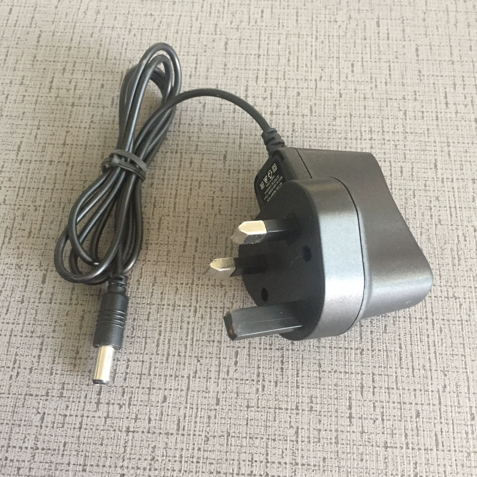 4.2V500MA адаптер питания английский мегафон зарядное устройство фонарик зарядное устройство DC5.5 * 2.1MM