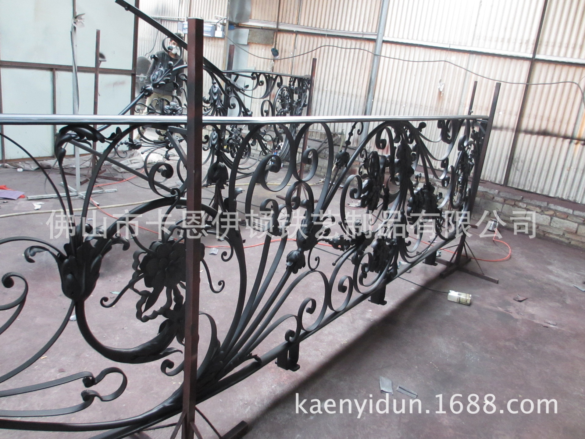 锌钢铁艺扶手不锈钢护栏消防楼梯栏杆安装出口批发热镀锌防锈围栏