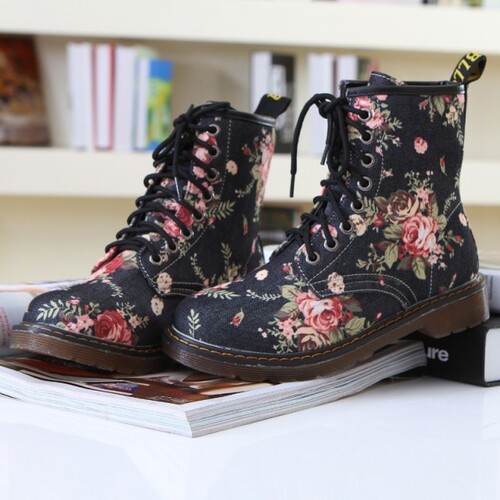 New Western Cowboy Style European and American Handsome Retro Small Floral Flat Heel Short Boots High Top Martin Boots Manufacturer Cross-border