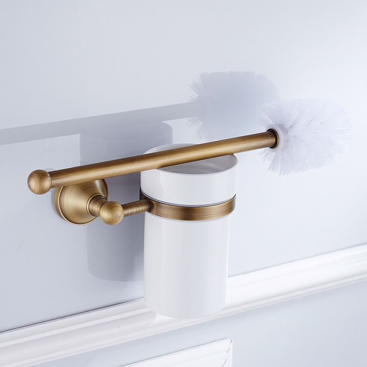 ¡Venta caliente! Hardware de la vendimia colgante baño taza cerámica blanca latón estilo Europeo antiguo inodoro cepillo rack image 3
