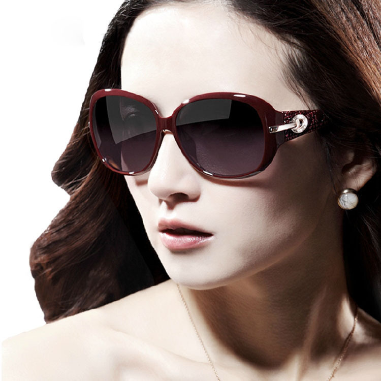 Cross-border supply of new elegant rhinestone sunglasses women's trendy 9526 European and American vintage sunglasses sunglasses