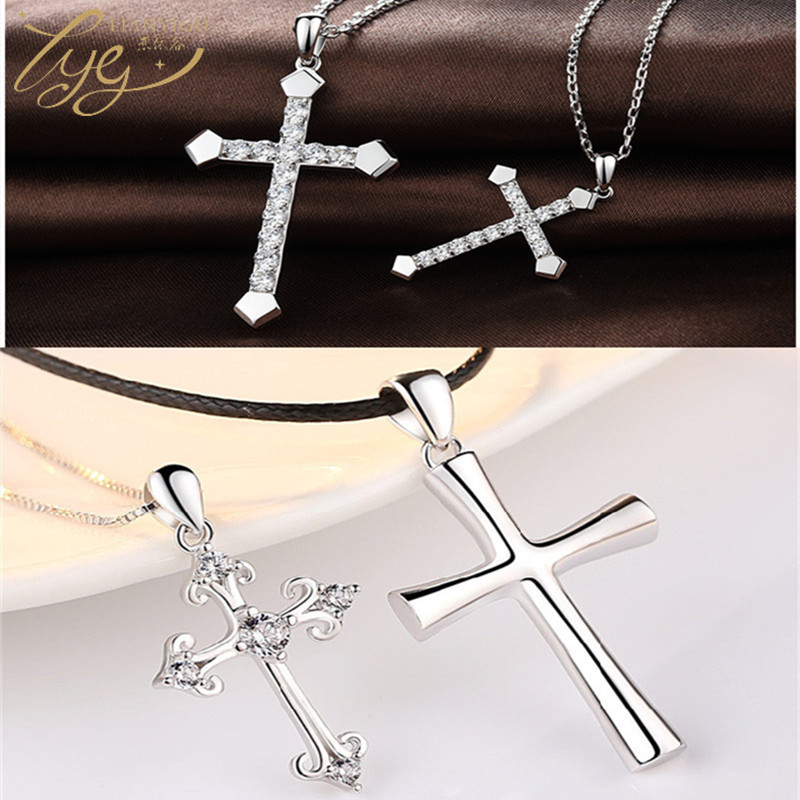 fashionable necklace with zircon