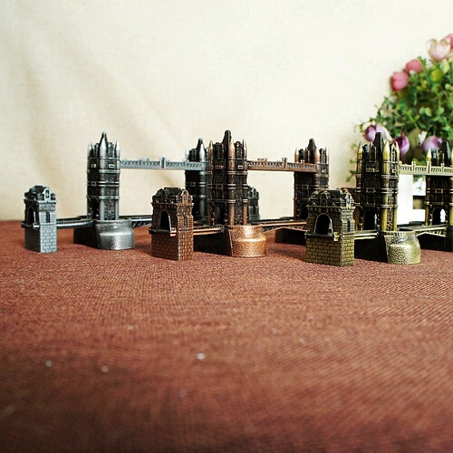 New British tourist souvenir metal Tower Bridge model electroplating work British London Tower Bridge large and small