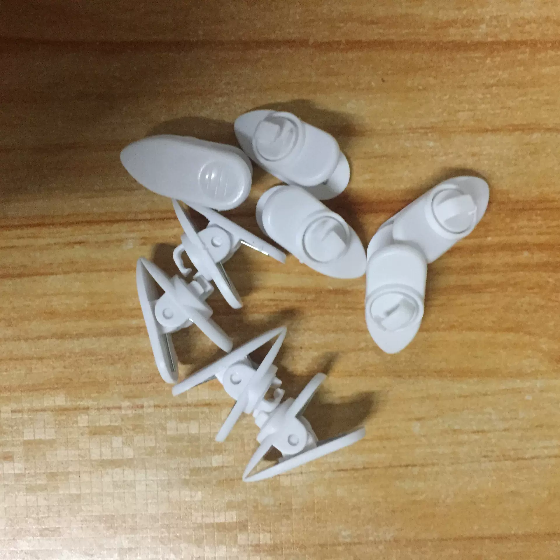 耳机线夹 塑胶 360度旋转线夹通用配送黑白MZJ-032-1现货