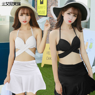 Ӿ��Ůbikini��и���ȹʽ�Ȼ��������׷��w��Ȫ�ڰ�ɫӾ�b