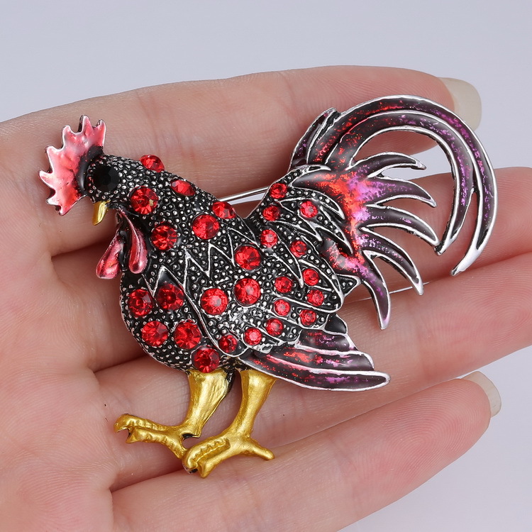 Broche de ropa versátil, venta al por mayor, estilo nuevo, personalizado, retro, con dibujos de animales de gallo._voghion.com