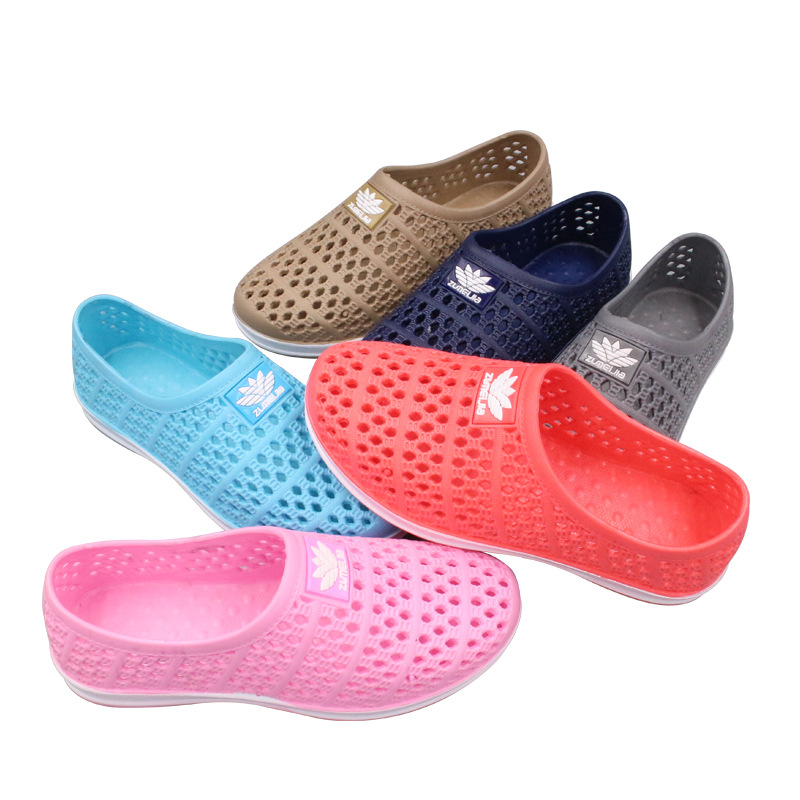 New Summer Baotou Crocs for Men and Women, Fashionable and Casual Seaside Beach Shoes for Couples, Breathable and Waterproof Men's Shoes, Size 45