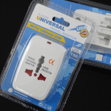 供应世界各国转换插座带USB 多功能旅游转换插头插座带吸塑包装