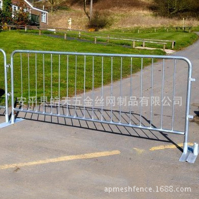 后热镀锌道路隔离栏公路隔离栏 交通铁马护栏移动安全隔离栅栅栏