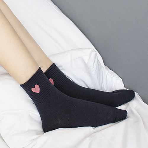 Heart-shaped sports socks 7